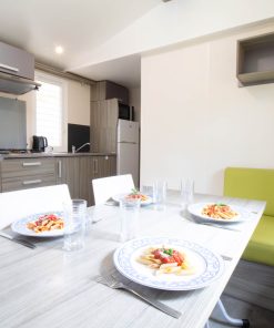 Cuisine Mobil Home Nautilus Avec 2 Chambres Camping Océan Vacances à Saint Georges De Didonne