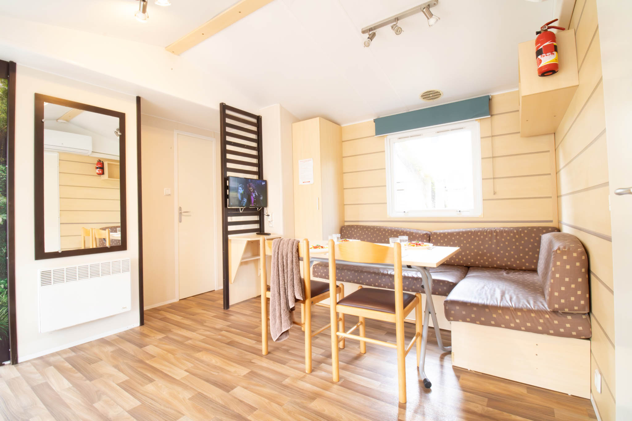 Wohnzimmer Mobilheim Calypso Für 4 Personen Auf Dem Campingplatz Océan Urlaub In Der Nähe Von Royan